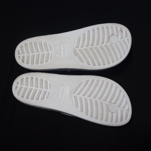 Crocs Women's  Silver Classic Platform Glitter Flip Flop Shoes Sandals Size 7 - Picture 7 of 7